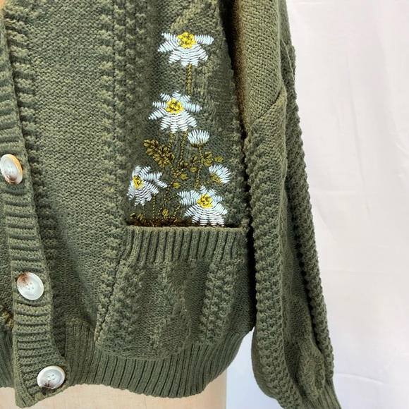 Wildflower Daisy earthy sweater cardigan cable knit button front floral‎ flowers - Picture 5 of 11